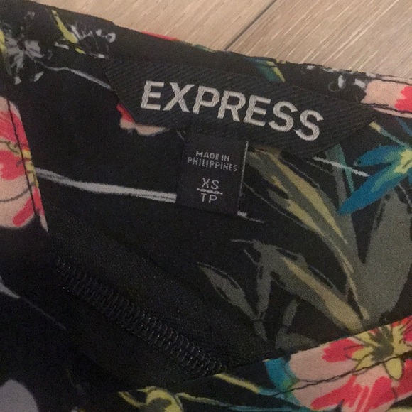 Express Keyhole Top - Picture 2 of 3